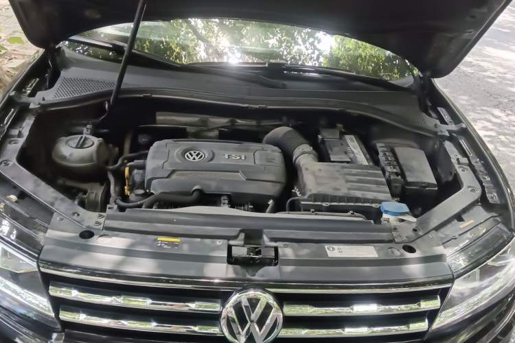 Used Volkswagen Tiguan L 2017 330TSI Automatic Two-Wheel Drive Luxury Edition Engine Bay