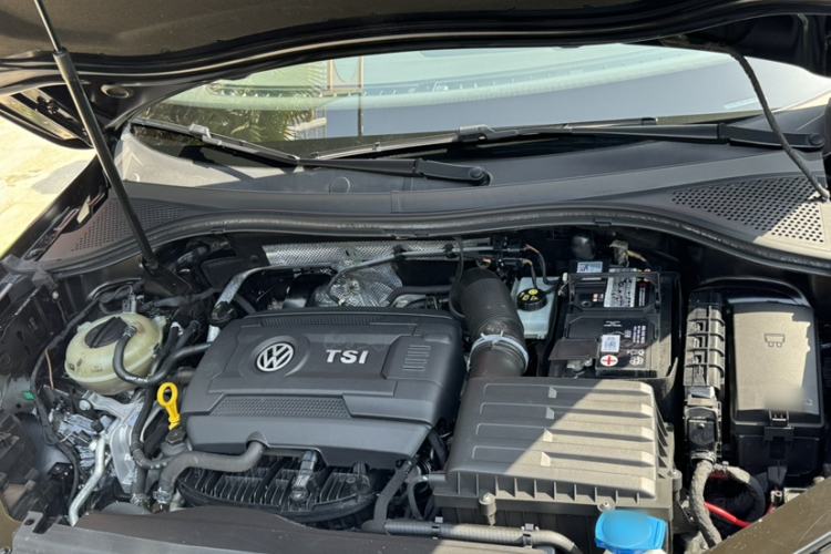 Used Volkswagen Tiguan L 2017 330TSI Automatic Two-Wheel Drive Flagship Edition Engine Bay