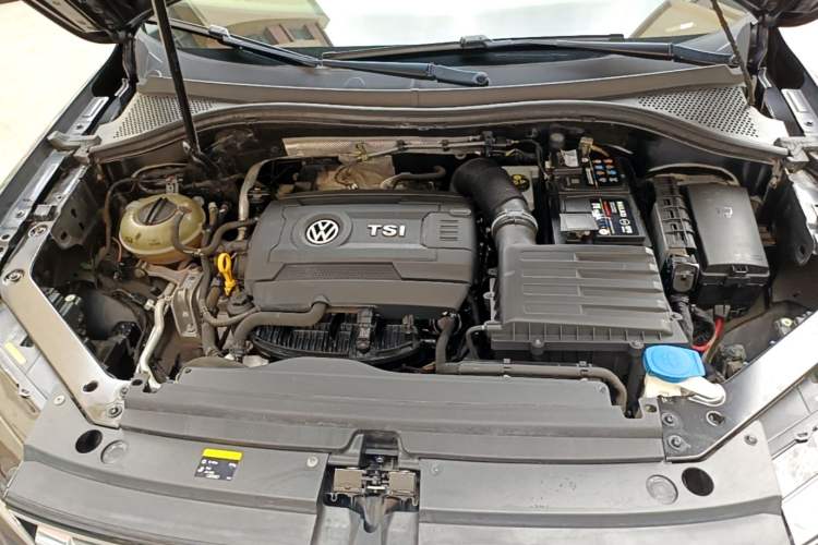 Used Volkswagen Tiguan L 2017 330TSI Automatic Two-Wheel Drive Luxury Edition Engine Bay