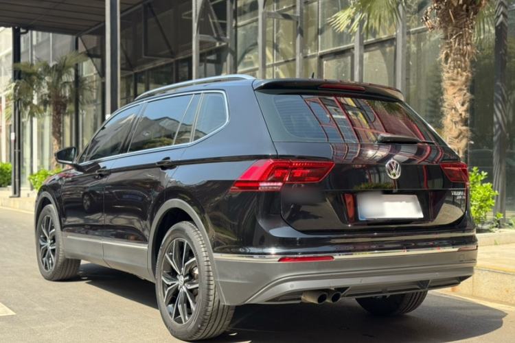 Used Volkswagen Tiguan L 2017 330TSI Automatic Two-Wheel Drive Flagship Edition Exterior 2