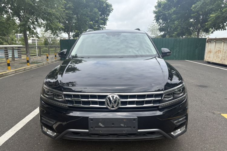 Used Volkswagen Tiguan L 2017 380TSI Automatic All-Wheel-Drive Luxury Edition Exterior 2