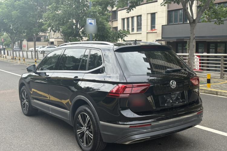 Used Volkswagen Tiguan L 2017 380TSI Automatic All-Wheel-Drive Luxury Edition Exterior 4