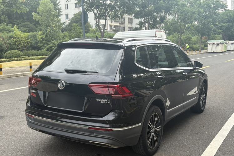 Used Volkswagen Tiguan L 2017 380TSI Automatic All-Wheel-Drive Luxury Edition Exterior 5