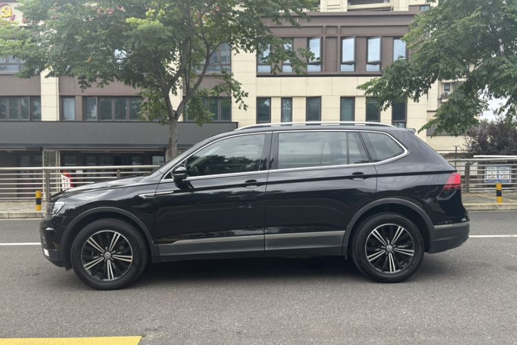 Used Volkswagen Tiguan L 2017 380TSI Automatic All-Wheel-Drive Luxury Edition Exterior 6
