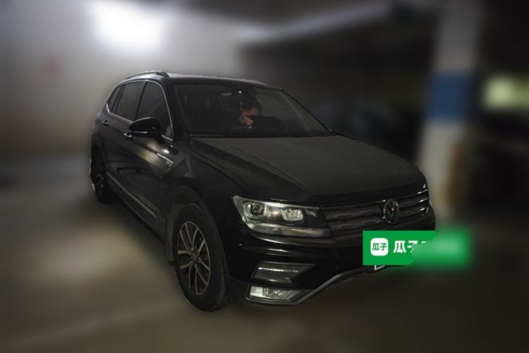 Used Volkswagen Tiguan L 2017 330TSI Automatic Two-Wheel Drive Comfort Edition Front Right 45 Deg