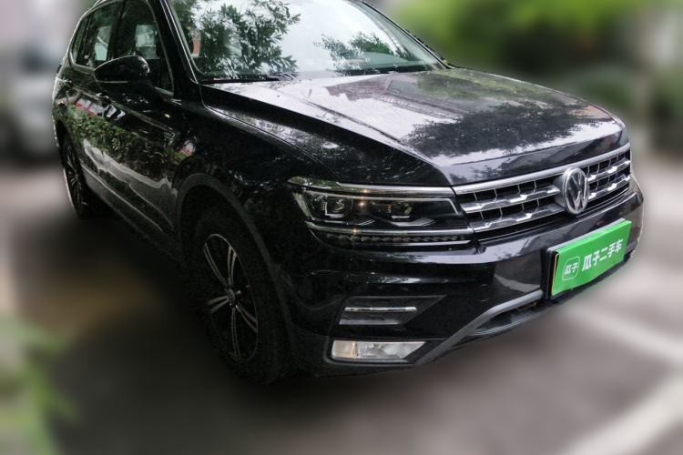 Used Volkswagen Tiguan L 2017 380TSI Automatic All-Wheel-Drive Luxury Edition Front Right 45 Deg