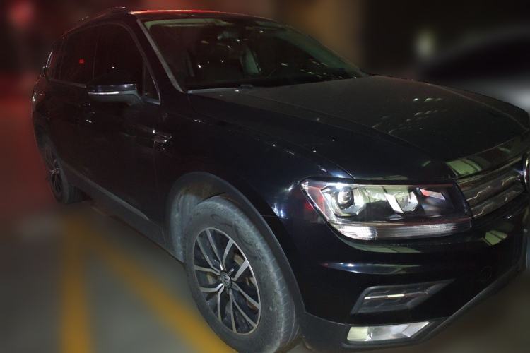 Used Volkswagen Tiguan L 2017 330TSI Automatic Two-Wheel Drive Luxury Edition Front Right 45 Deg