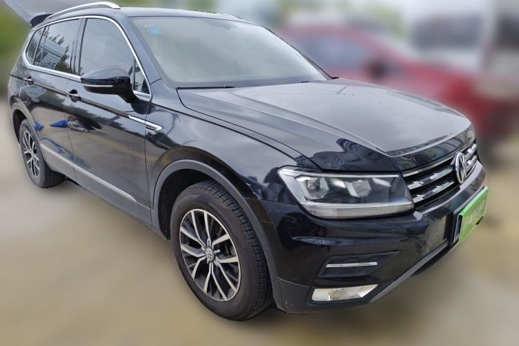 Used Volkswagen Tiguan L 2017 330TSI Automatic Two-Wheel Drive Luxury Edition Front Right 45 Deg