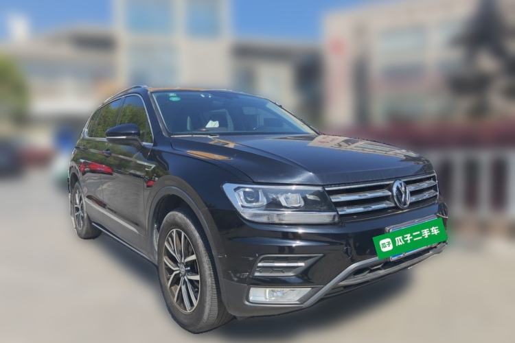 Used Volkswagen Tiguan L 2017 330TSI Automatic Two-Wheel Drive Luxury Edition Front Right 45 Deg