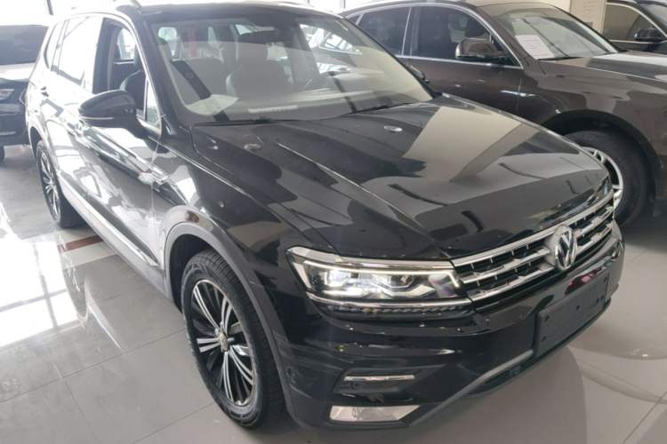 Used Volkswagen Tiguan L 2017 330TSI Automatic Two-Wheel Drive Flagship Edition Front Right 45 Deg