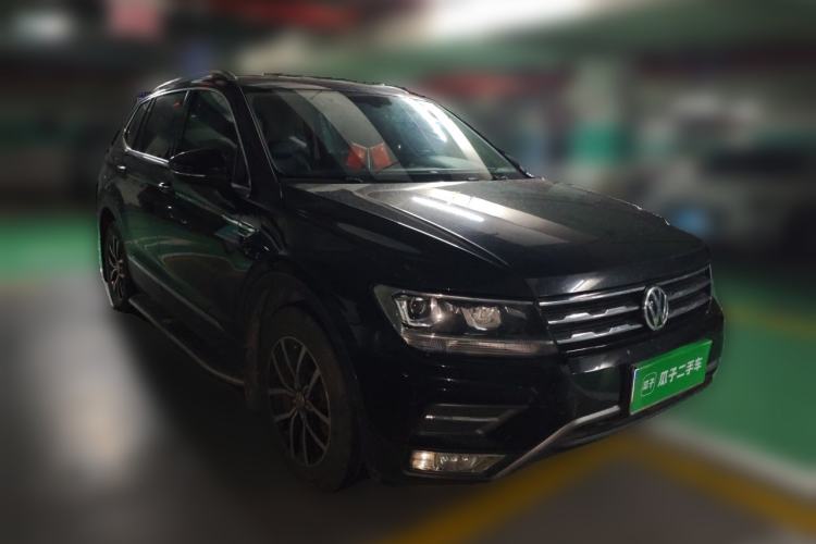 Used Volkswagen Tiguan L 2017 330TSI Automatic Two-Wheel Drive Comfort Edition Front Right 45 Deg