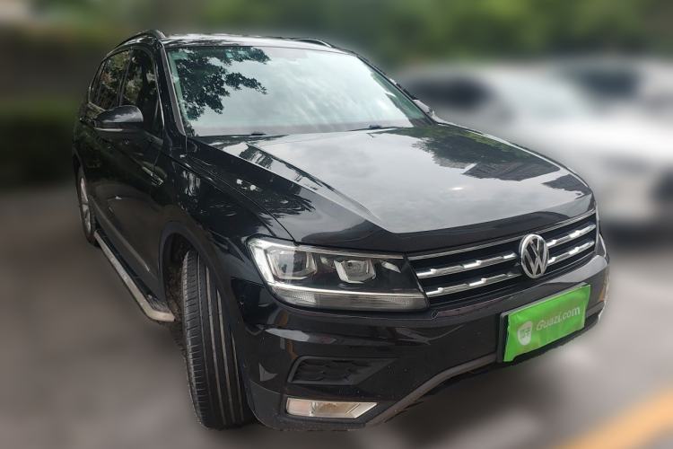 Used Volkswagen Tiguan L 2017 330TSI Automatic Two-Wheel Drive Luxury Edition Front Right 45 Deg