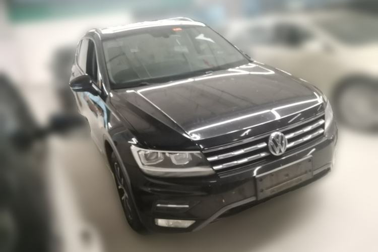 Used Volkswagen Tiguan L 2017 330TSI Automatic Two-Wheel Drive Luxury Edition Front Right 45 Deg