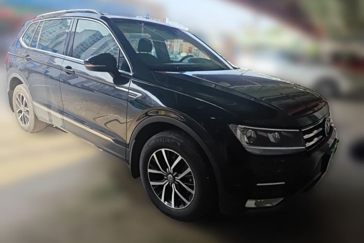 Used Volkswagen Tiguan L 2017 330TSI Automatic Two-Wheel Drive Luxury Edition Front Right 45 Deg