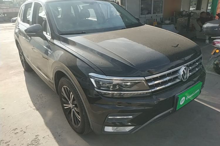 Used Volkswagen Tiguan L 2017 380TSI Automatic All-Wheel-Drive Luxury Edition Front Right 45 Deg