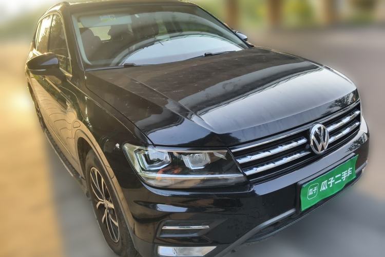 Used Volkswagen Tiguan L 2017 330TSI Automatic Two-Wheel Drive Luxury Edition Front Right 45 Deg