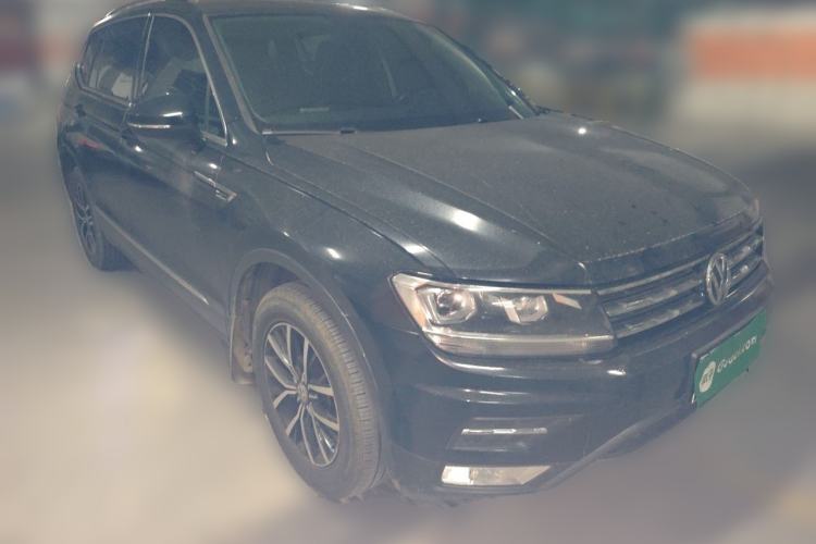 Used Volkswagen Tiguan L 2017 330TSI Automatic Two-Wheel Drive Luxury Edition Front Right 45 Deg