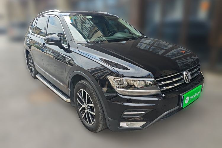 Used Volkswagen Tiguan L 2017 330TSI Automatic Two-Wheel Drive Luxury Edition Front Right 45 Deg