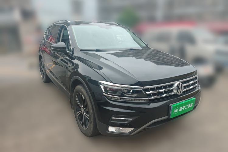 Used Volkswagen Tiguan L 2017 380TSI Automatic All-Wheel-Drive Luxury Edition Front Right 45 Deg