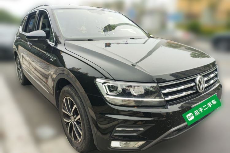 Used Volkswagen Tiguan L 2017 330TSI Automatic Two-Wheel Drive Comfort Edition Front Right 45 Deg