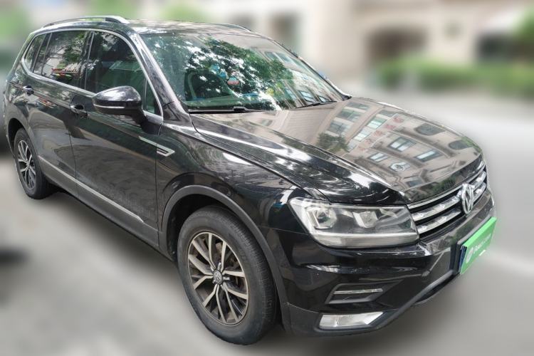 Used Volkswagen Tiguan L 2017 330TSI Automatic Two-Wheel Drive Luxury Edition Front Right 45 Deg