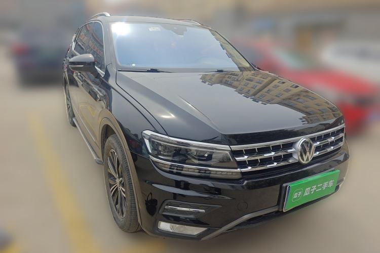 Used Volkswagen Tiguan L 2017 380TSI Automatic All-Wheel-Drive Luxury Edition Front Right 45 Deg