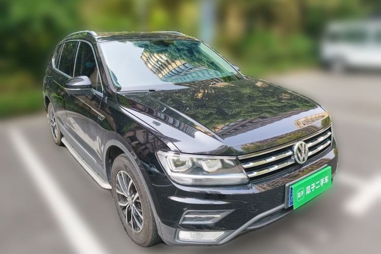 Used Volkswagen Tiguan L 2017 330TSI Automatic Two-Wheel Drive Luxury Edition Front Right 45 Deg