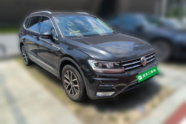 Used Volkswagen Tiguan L 2017 330TSI Automatic Two-Wheel Drive Luxury Edition Front Right 45 Deg