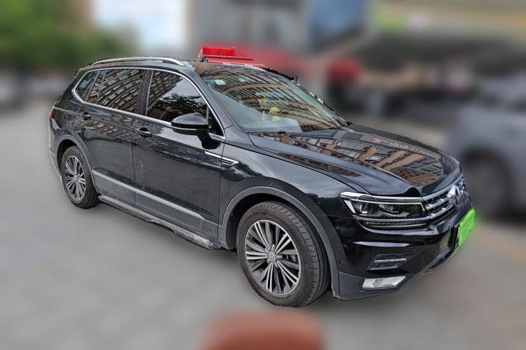 Used Volkswagen Tiguan L 2017 330TSI Automatic Two-Wheel Drive Flagship Edition Front Right 45 Deg