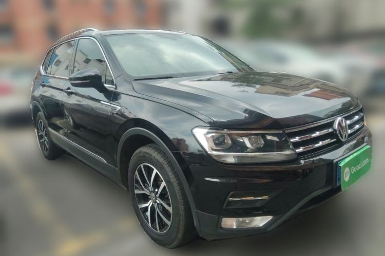 Used Volkswagen Tiguan L 2017 330TSI Automatic Two-Wheel Drive Luxury Edition Front Right 45 Deg