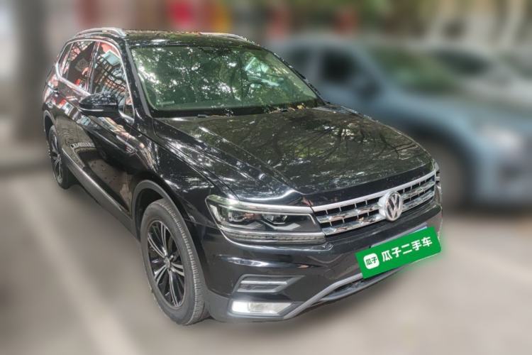 Used Volkswagen Tiguan L 2017 380TSI Automatic All-Wheel-Drive Luxury Edition Front Right 45 Deg