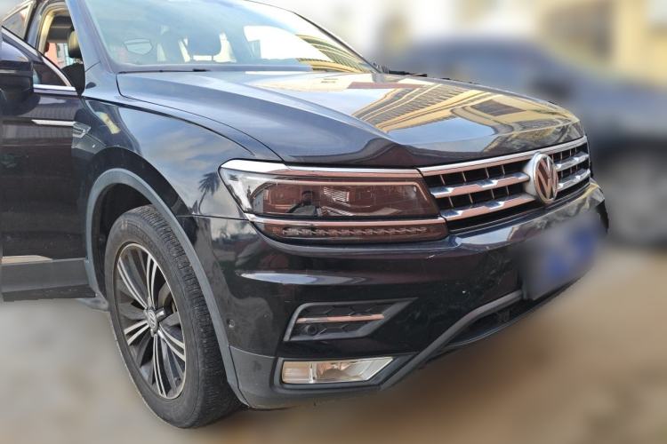 Used Volkswagen Tiguan L 2017 330TSI Automatic Two-Wheel Drive Flagship Edition Front Right 45 Deg