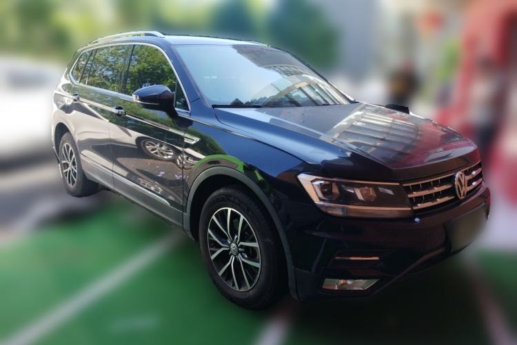 Used Volkswagen Tiguan L 2017 330TSI Automatic Two-Wheel Drive Luxury Edition Front Right 45 Deg