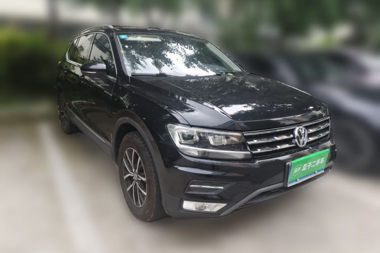 Used Volkswagen Tiguan L 2017 330TSI Automatic Two-Wheel Drive Luxury Edition Front Right 45 Deg