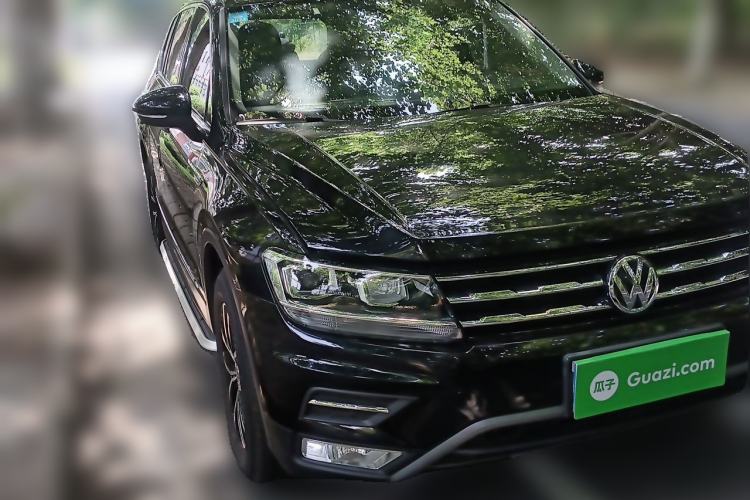 Used Volkswagen Tiguan L 2017 330TSI Automatic Two-Wheel Drive Luxury Edition Front Right 45 Deg