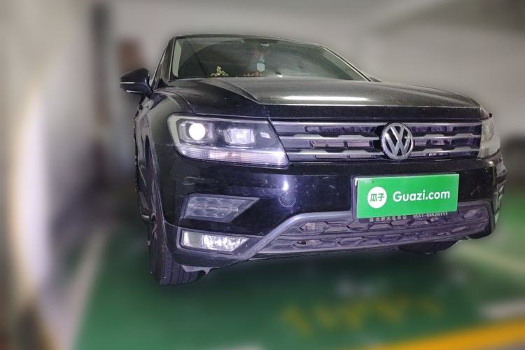 Used Volkswagen Tiguan L 2017 330TSI Automatic Two-Wheel Drive Luxury Edition Front Right 45 Deg
