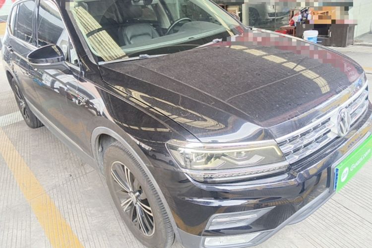 Used Volkswagen Tiguan L 2017 380TSI Automatic All-Wheel-Drive Luxury Edition Front Right 45 Deg