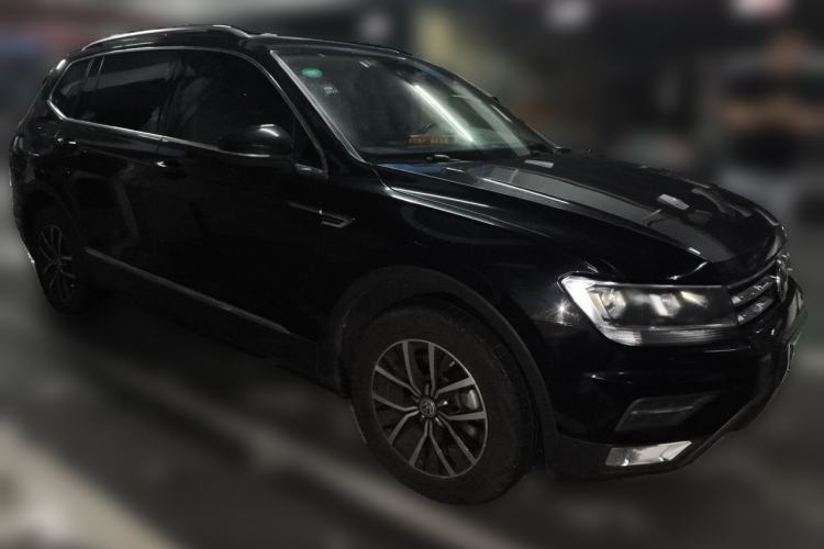 Used Volkswagen Tiguan L 2017 330TSI Automatic Two-Wheel Drive Luxury Edition Front Right 45 Deg