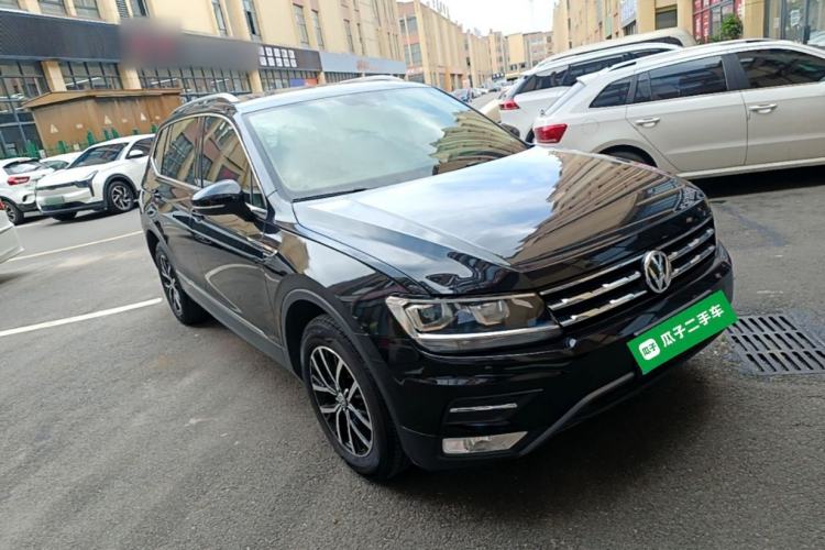 Used Volkswagen Tiguan L 2017 330TSI Automatic Two-Wheel Drive Luxury Edition Front Right 45 Deg