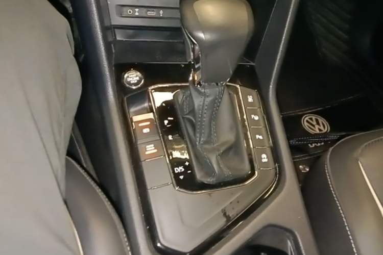 Used Volkswagen Tiguan L 2017 330TSI Automatic Two-Wheel Drive Flagship Edition Gear Lever