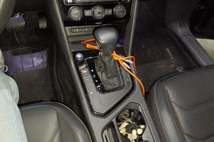 Used Volkswagen Tiguan L 2017 330TSI Automatic Two-Wheel Drive Luxury Edition Gear Lever