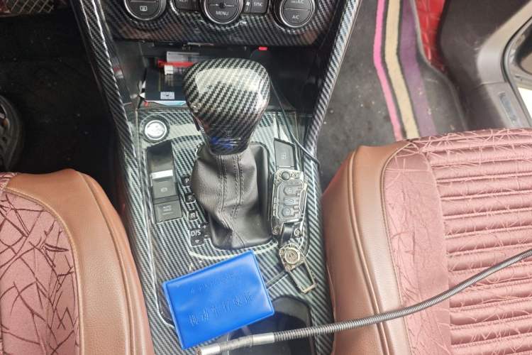 Used Volkswagen Tiguan L 2017 330TSI Automatic Two-Wheel Drive Luxury Edition Gear Lever
