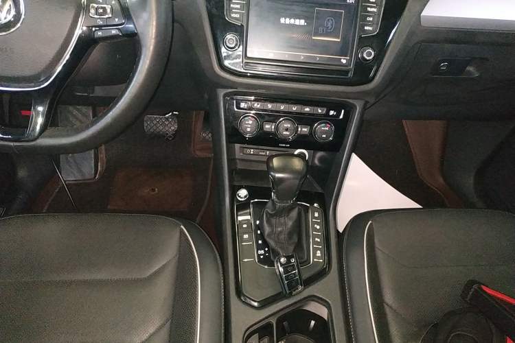 Used Volkswagen Tiguan L 2017 330TSI Automatic Two-Wheel Drive Flagship Edition Gear Lever