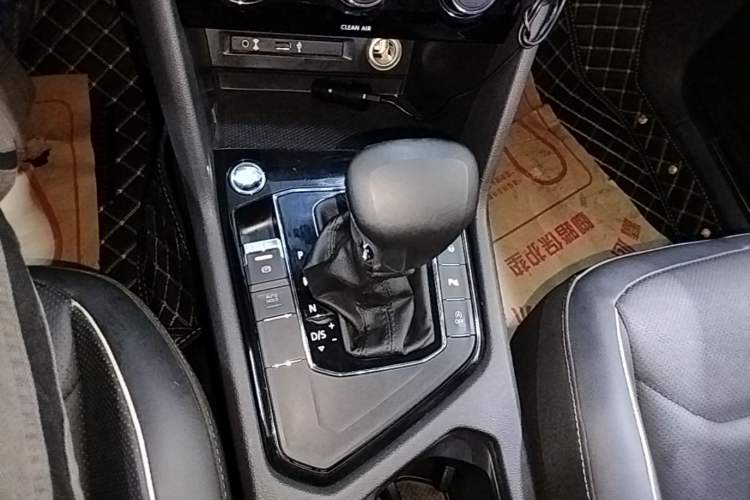Used Volkswagen Tiguan L 2017 330TSI Automatic Two-Wheel Drive Flagship Edition Gear Lever