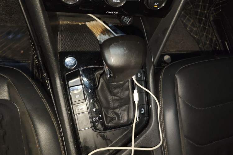 Used Volkswagen Tiguan L 2017 330TSI Automatic Two-Wheel Drive Comfort Edition Gear Lever