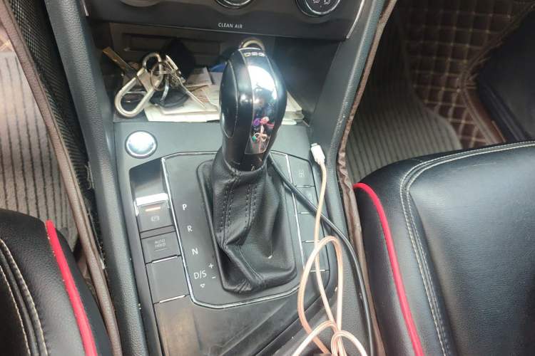 Used Volkswagen Tiguan L 2017 330TSI Automatic Two-Wheel Drive Luxury Edition Gear Lever