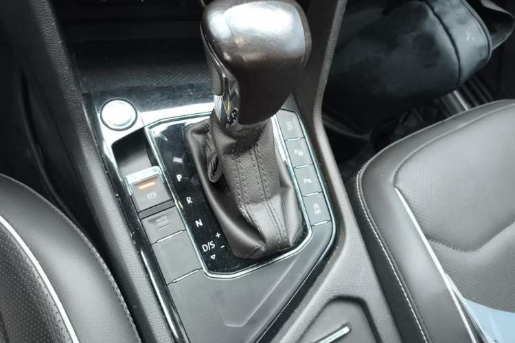 Used Volkswagen Tiguan L 2017 330TSI Automatic Two-Wheel Drive Flagship Edition Gear Lever