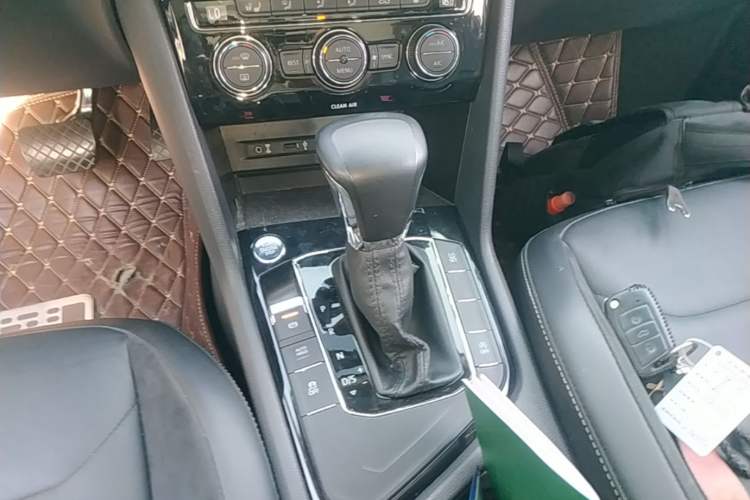 Used Volkswagen Tiguan L 2017 380TSI Automatic All-Wheel-Drive Luxury Edition Gear Lever