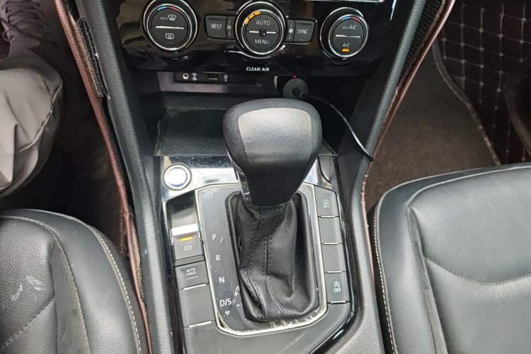 Used Volkswagen Tiguan L 2017 330TSI Automatic Two-Wheel Drive Luxury Edition Gear Lever