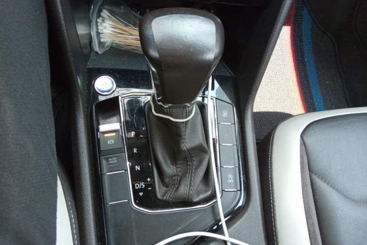 Used Volkswagen Tiguan L 2017 330TSI Automatic Two-Wheel Drive Luxury Edition Gear Lever